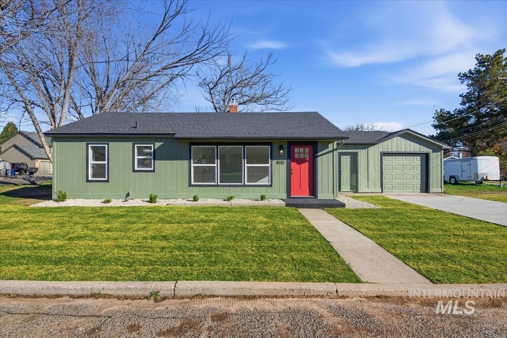 Photo of 810 E 9th N, Mountain Home, ID 83647 (MLS # 98978901)