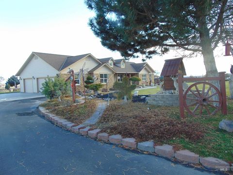 Photo of 452 Thayer Dr, Ontario, OR 97914 (MLS # 98896345)