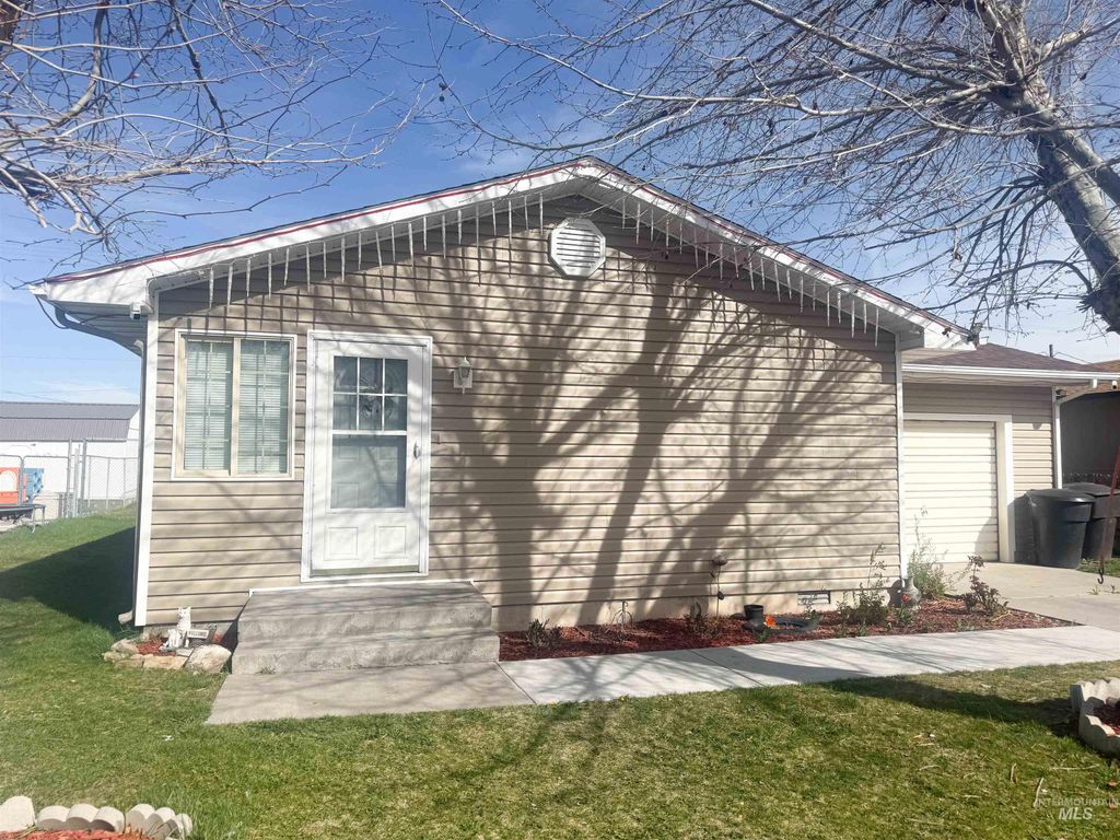Photo of 327 N Conant Ave, Burley, ID 83318 (MLS # 98981075)