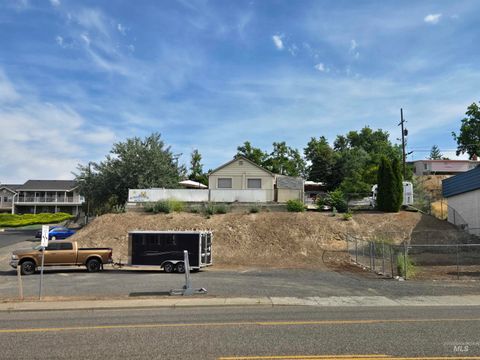 Photo of 903 16th Ave, Lewiston, ID 83501 (MLS # 98944988)