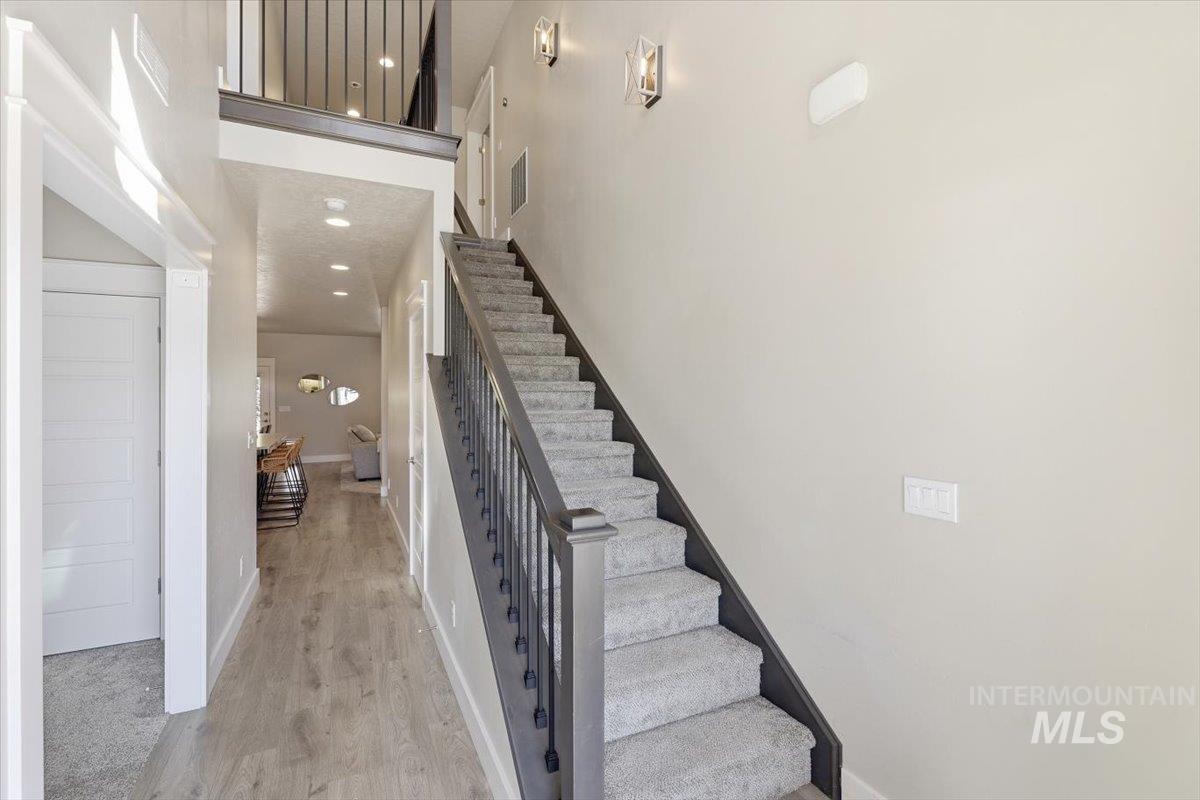 470 E Claymont Ct