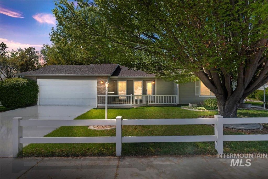 Photo of 541 W Chrisfield Dr, Meridian, ID 83646 (MLS # 98982861)