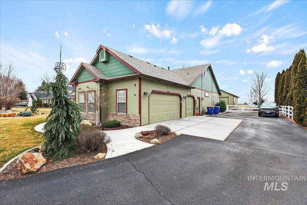 Photo of 7901 S Chisum Way, Meridian, ID 83642 (MLS # 98975257)