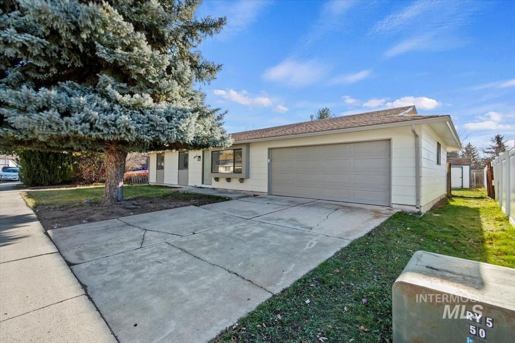 Photo of 3457 N Rugby Way, Boise, ID 83704 (MLS # 98969991)