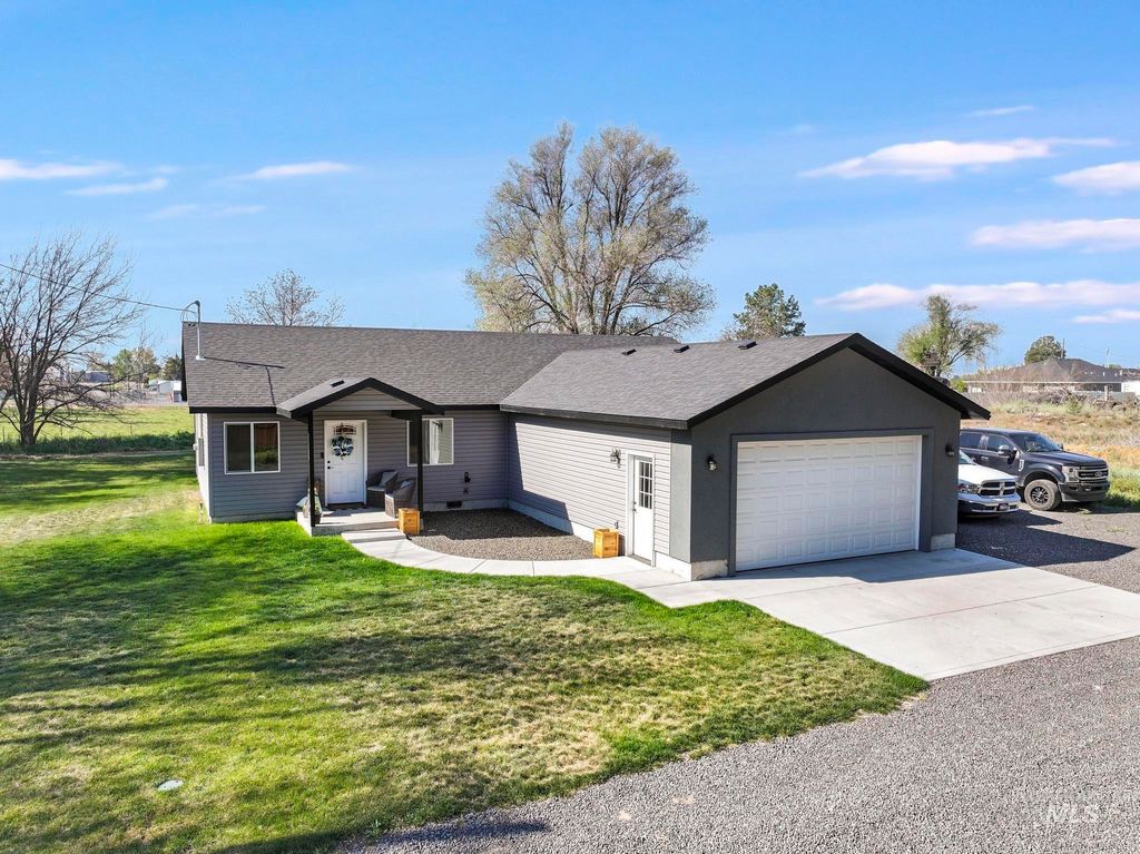 Photo of 147 N Nampa ST, Wendell, ID 83355 (MLS # 98985139)