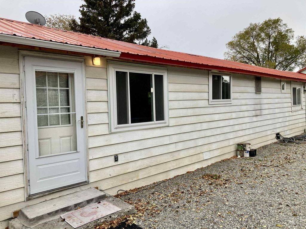 Photo of 426 W Grand Ave, Arco, ID 83213 (MLS # 98965980)