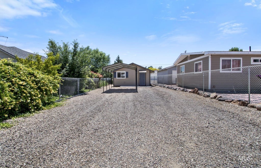 Photo of 407 1st St N, Marsing, ID 83639 (MLS # 98990503)