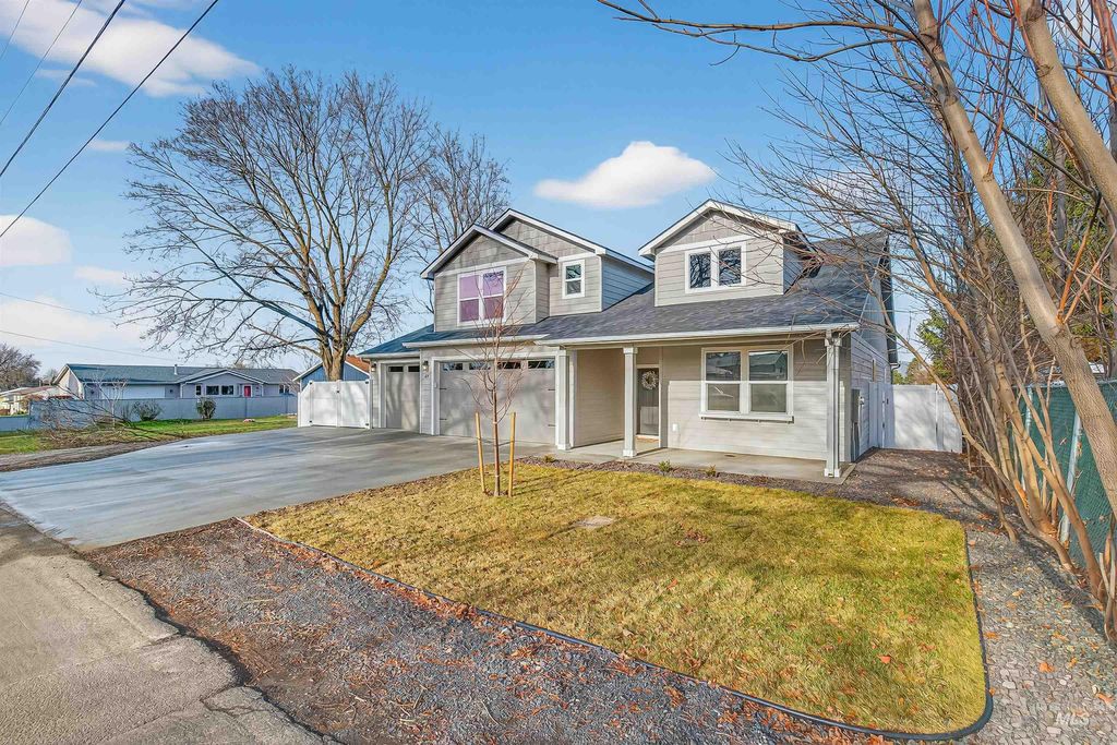 Photo of 819 Park Avenue, Lewiston, ID 83501 (MLS # 98959148)