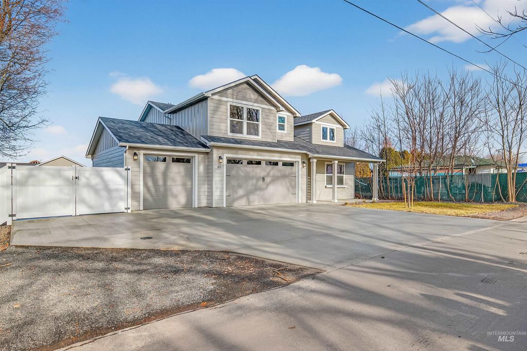 Photo of 819 Park Avenue, Lewiston, ID 83501 (MLS # 98959148)