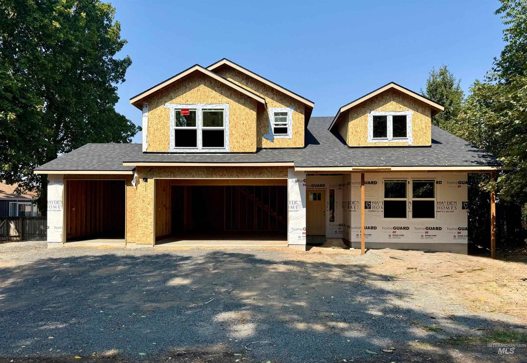 Photo of 819 Park Avenue, Lewiston, ID 83501 (MLS # 98959148)