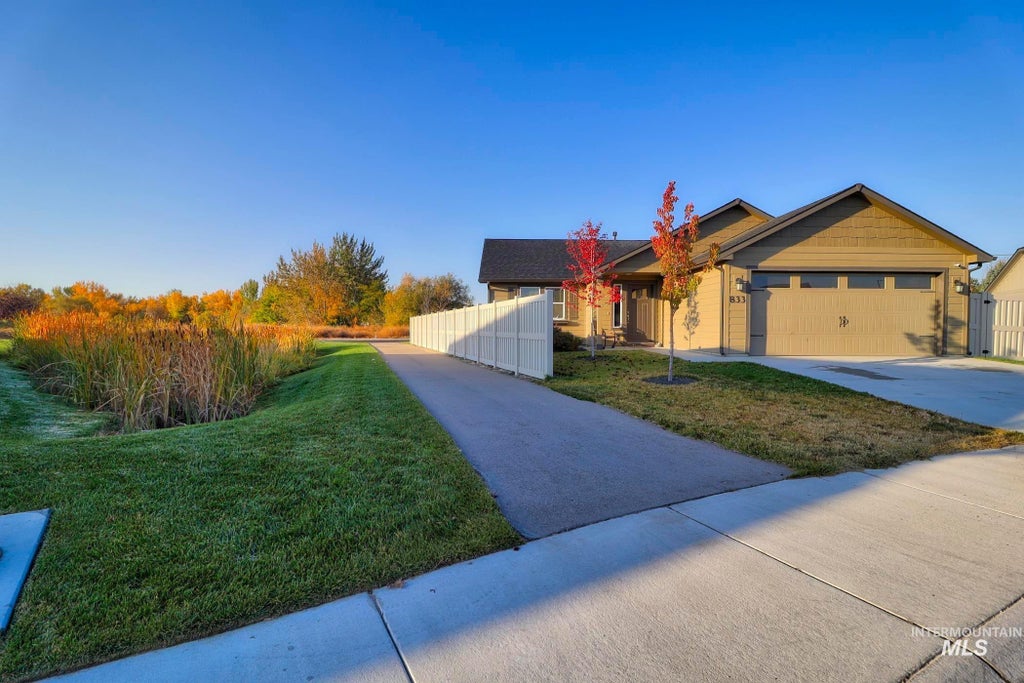 Photo of 833 Barron Lakes Ave, Middleton, ID 83644 (MLS # 98989060)