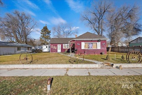 Photo of 224 E 5th Ave, Jerome, ID 83338 (MLS # 98972175)