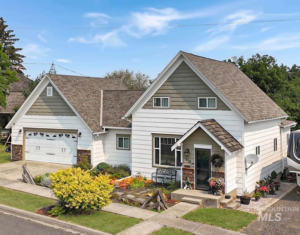 Photo of 315 N 3rd ST, Grangeville, ID 83530 (MLS # 98996215)
