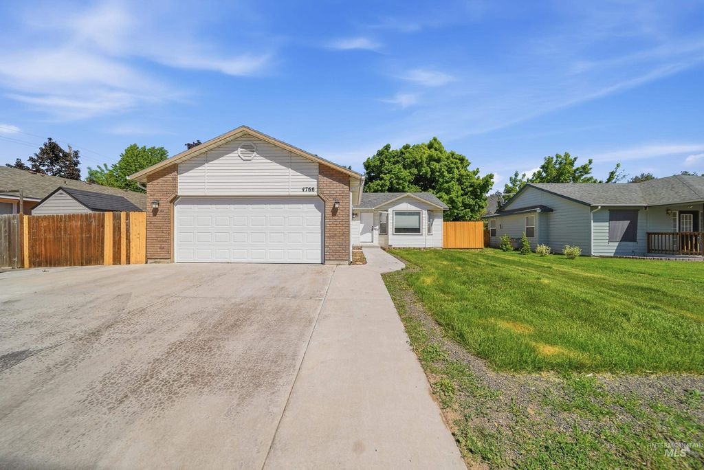 Photo of 4766 N Bruxelles Dr, Boise, ID 83704 (MLS # 98986603)