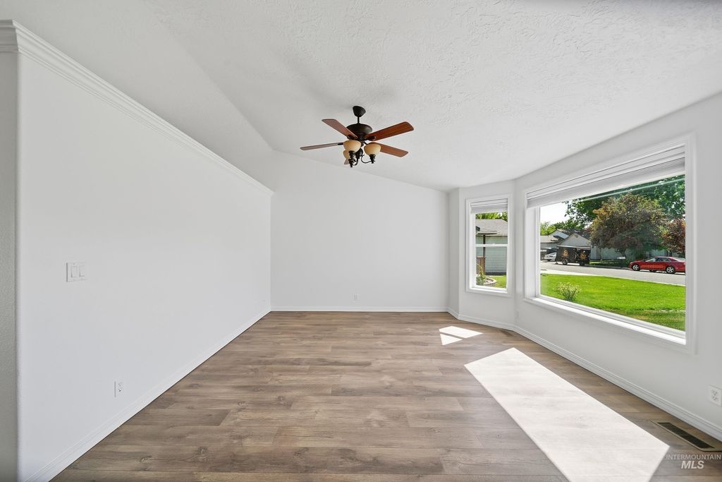 Photo of 4766 N Bruxelles Dr, Boise, ID 83704 (MLS # 98986603)