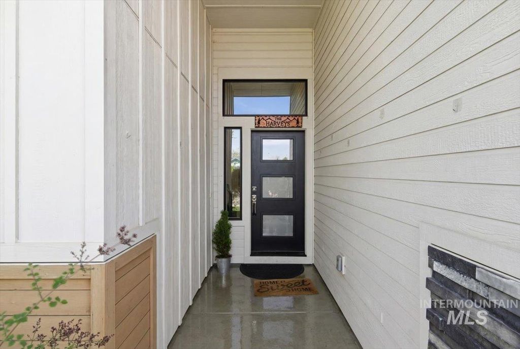 Photo of 9719 W Sunflower Ln, Boise, ID 83704 (MLS # 98981318)