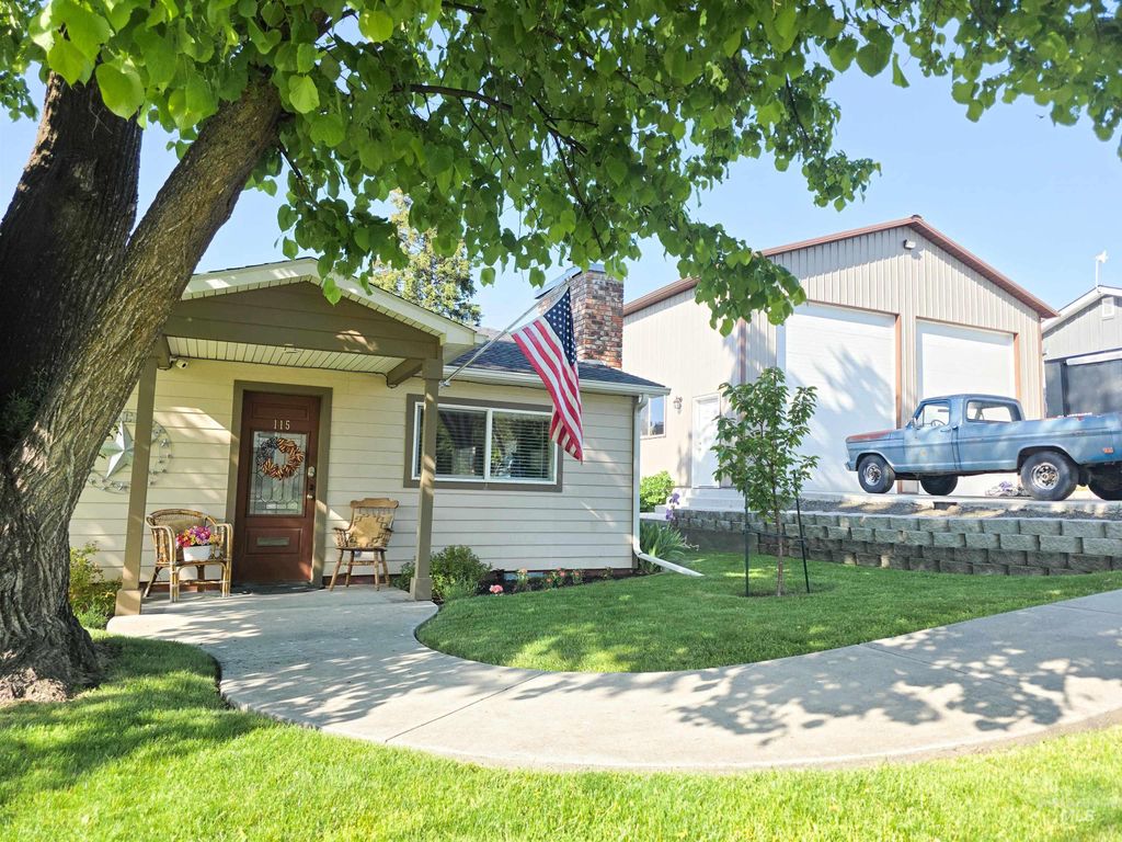 Photo of 115 E S 5th Street, Grangeville, ID 83530 (MLS # 98988596)