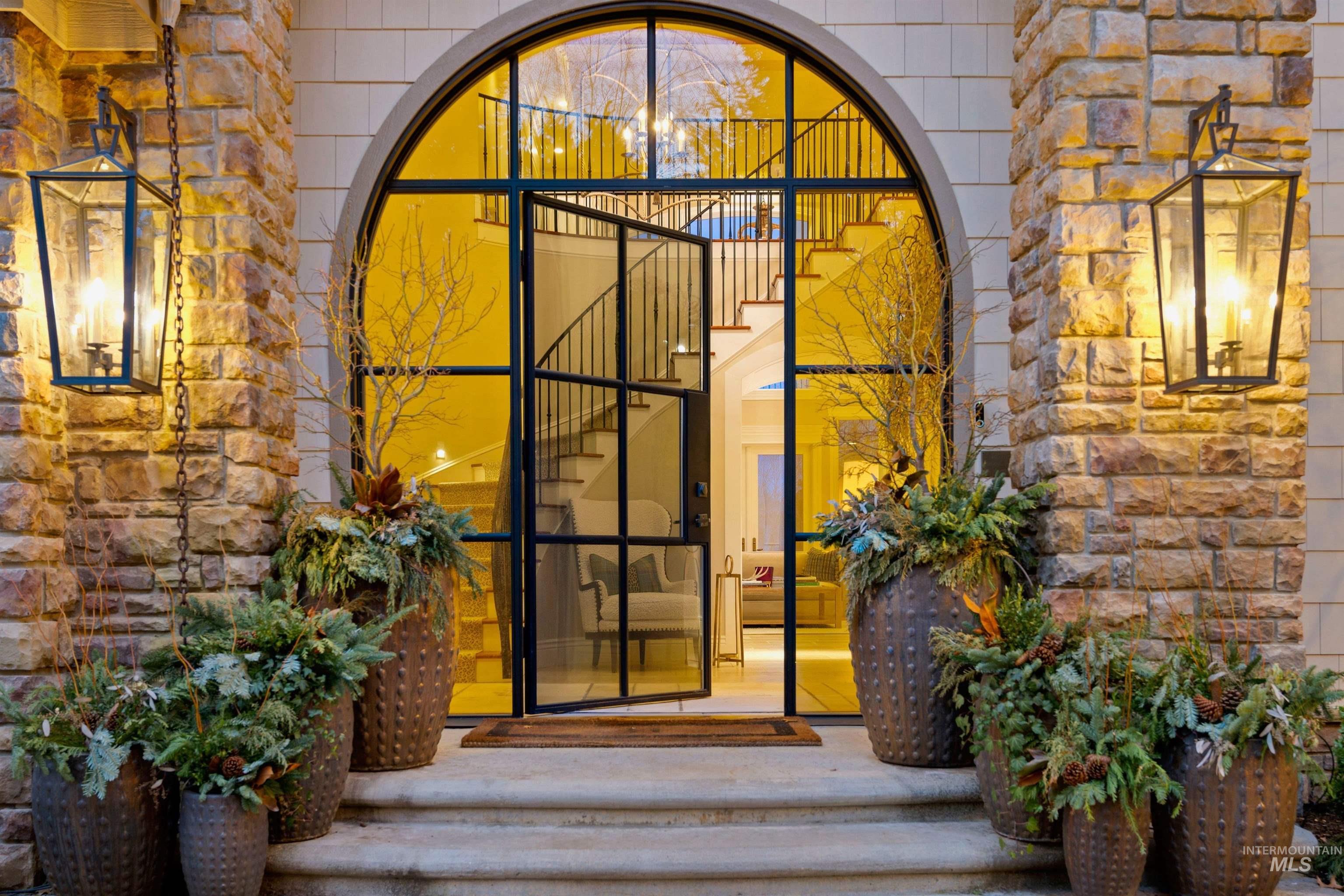 1122 W Two Rivers Lane