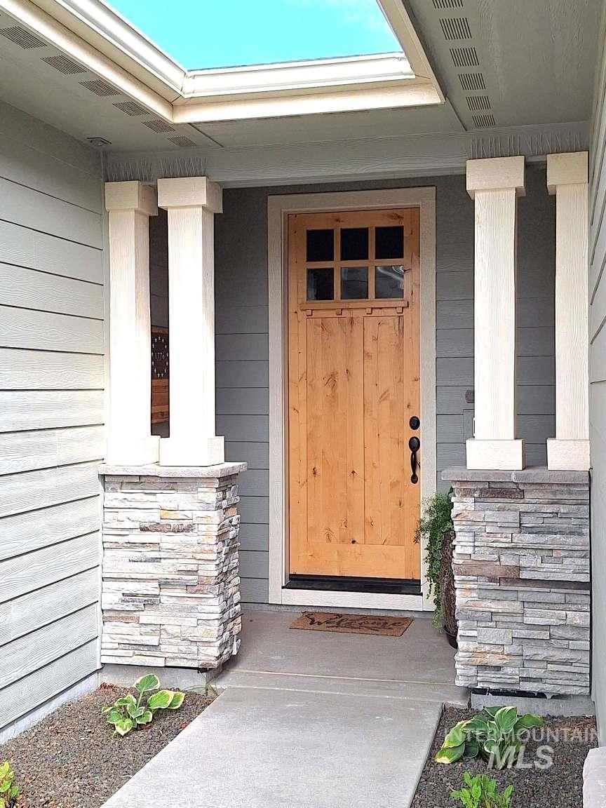 1062 W Six Shooter St