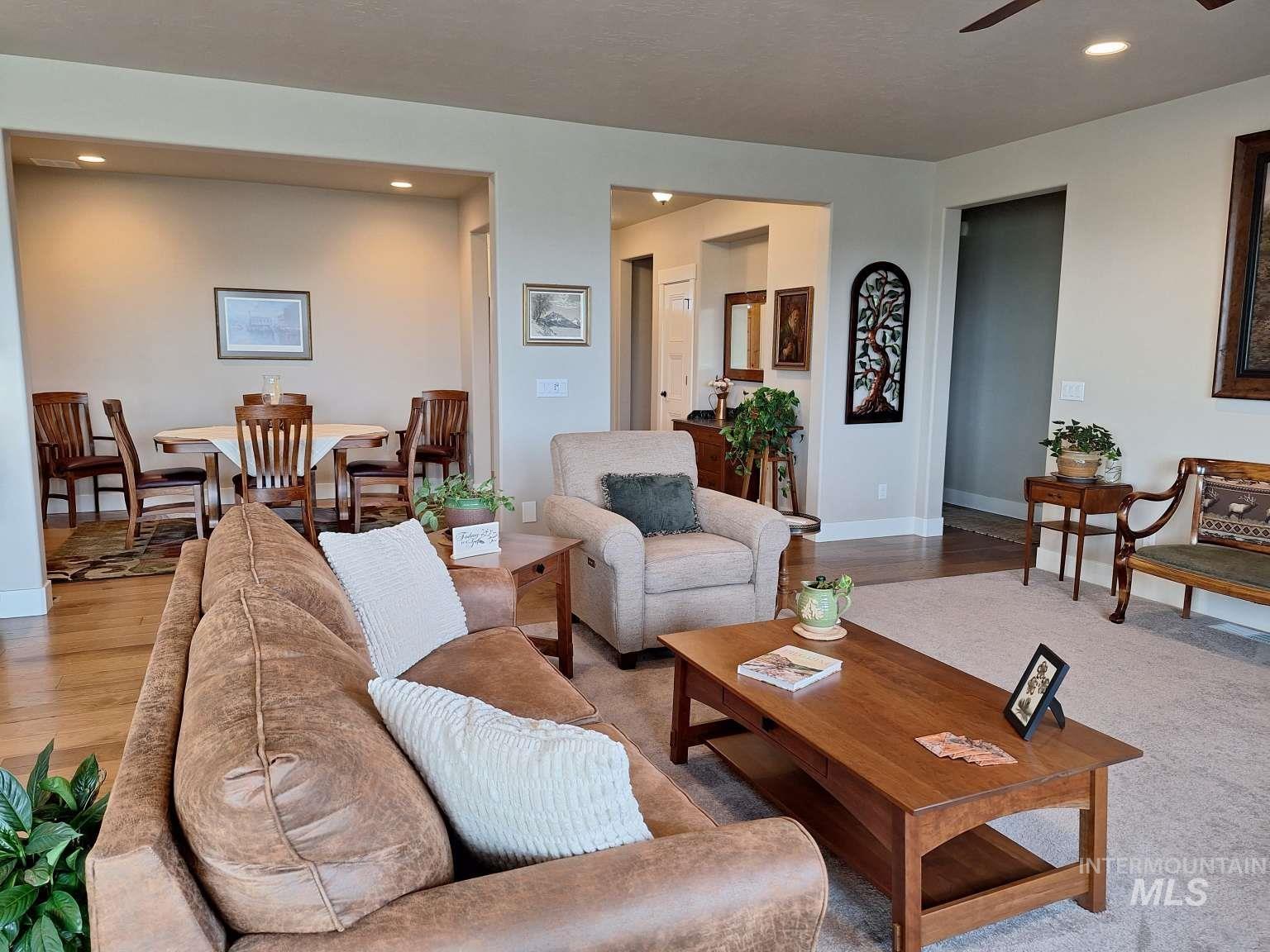 1062 W Six Shooter St