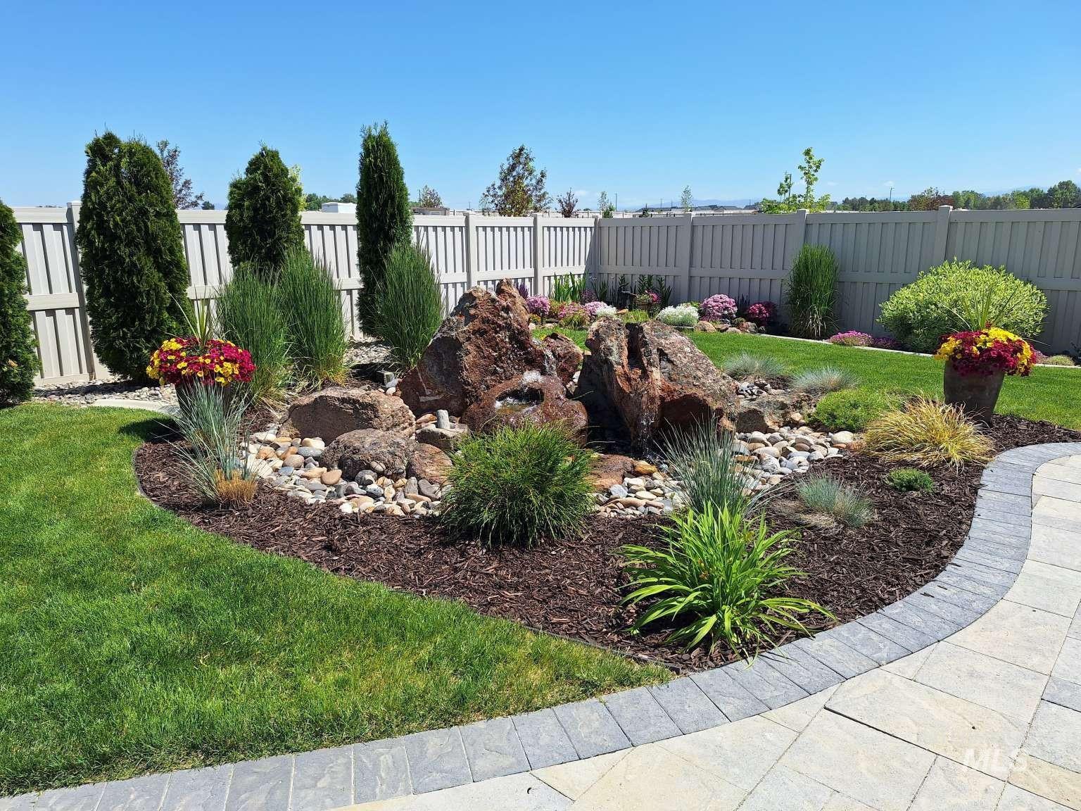 1062 W Six Shooter St