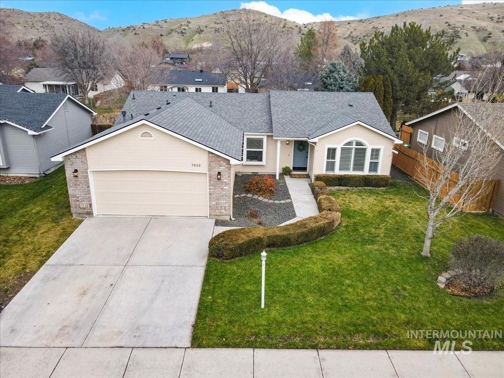 Photo of 7832 W Peterson St, Boise, ID 83714 (MLS # 98969658)