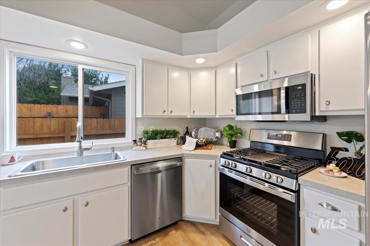 Your friends will have a good case of KITCHEN ENVY!!