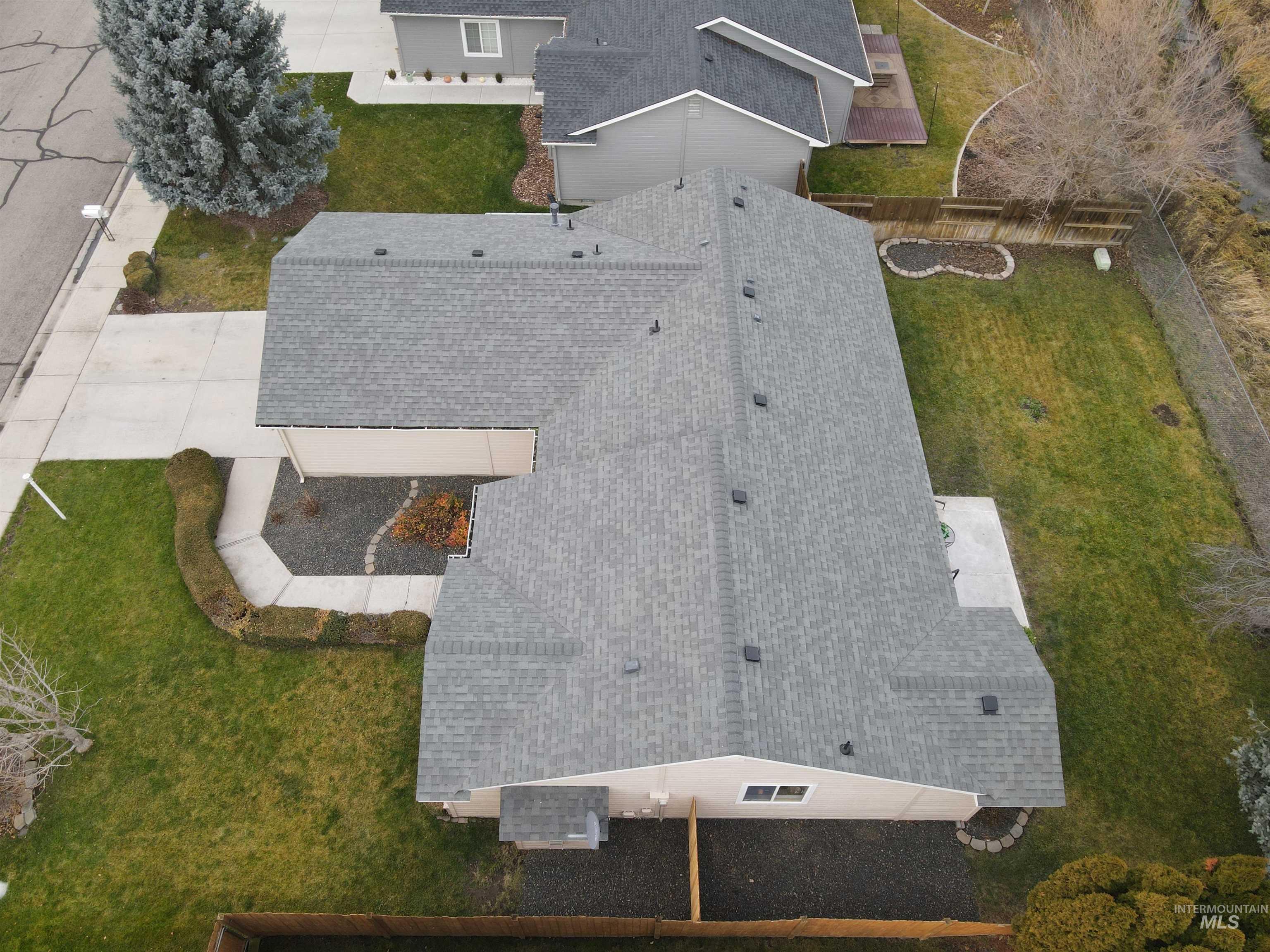 Newer Architectural Roof installed in 2019!