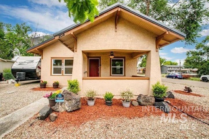 Photo of 204 N Sugar St, Nampa, ID 83687 (MLS # 98990369)