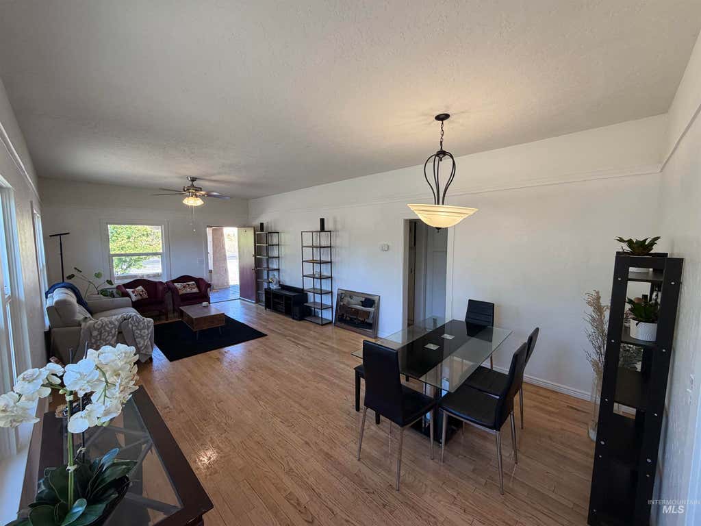 Photo of 204 N Sugar St, Nampa, ID 83687 (MLS # 98990369)