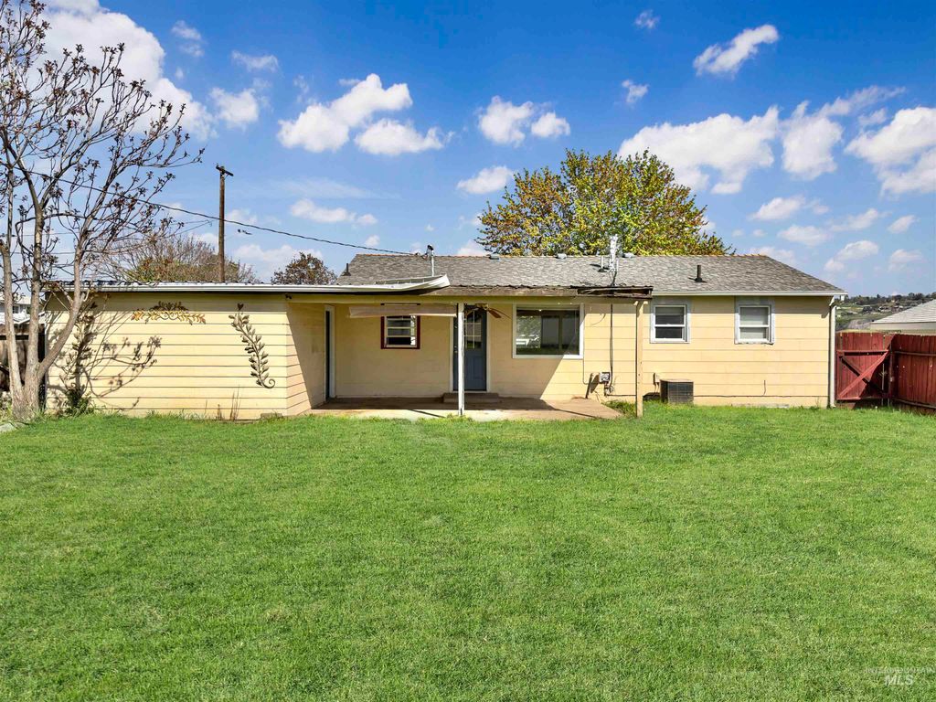 Photo of 1504 7th St, Clarkston, WA 99403 (MLS # 98982868)