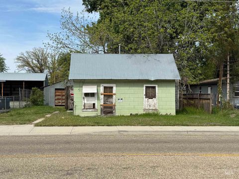 Photo of 214 S Middleton Rd, Middleton, ID 83644 (MLS # 98984356)