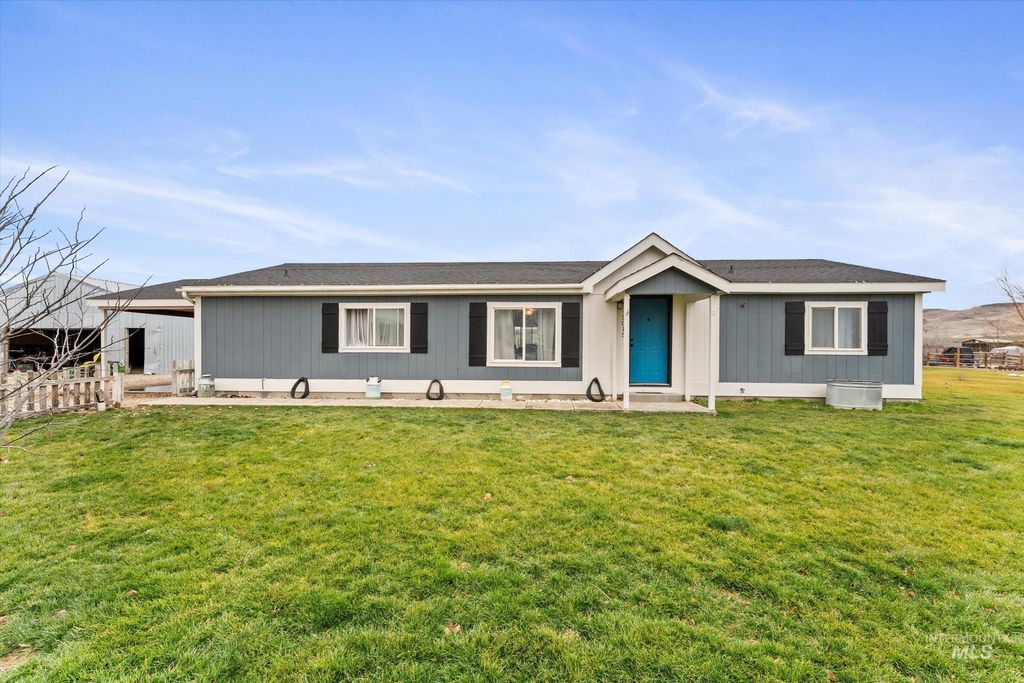 Photo of 3015 Sagebrush Lane, Homedale, ID 83628 (MLS # 98971119)