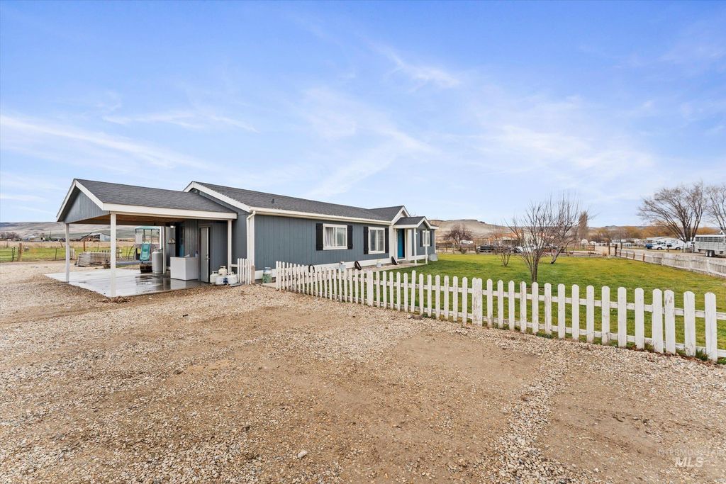 Photo of 3015 Sagebrush Lane, Homedale, ID 83628 (MLS # 98971119)