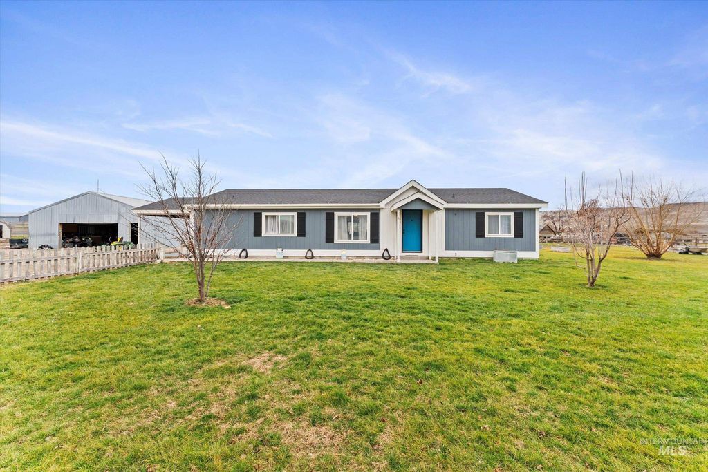 Photo of 3015 Sagebrush Lane, Homedale, ID 83628 (MLS # 98971119)