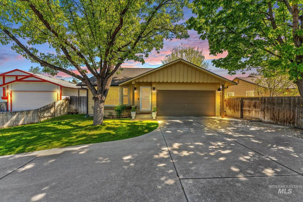 Photo of 818 S Wild Phlox Pl, Boise, ID 83709 (MLS # 98982843)