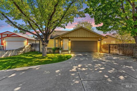 Photo of 818 S Wild Phlox Pl, Boise, ID 83709 (MLS # 98982843)