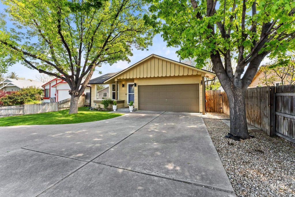 Photo of 818 S Wild Phlox Pl, Boise, ID 83709 (MLS # 98982843)