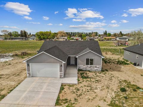 Photo of 1012 14th St, Rupert, ID 83350 (MLS # 98985714)