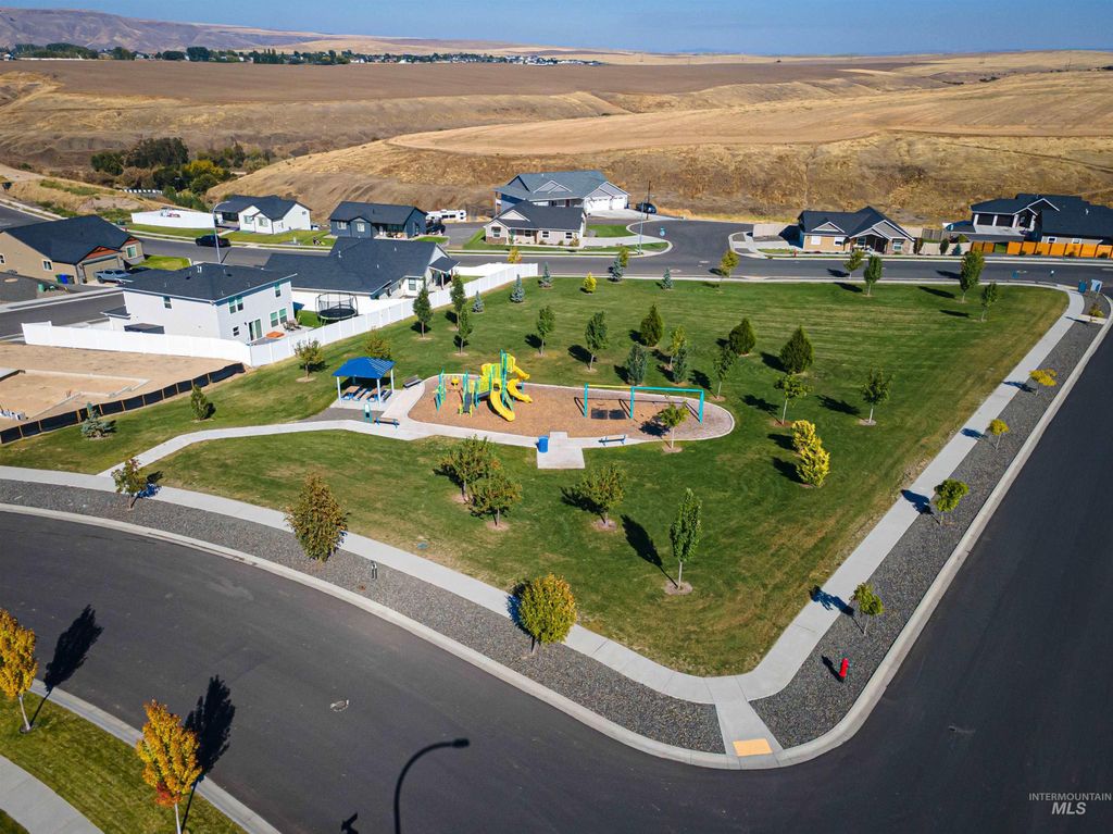 Photo of 3211 18th St, Lewiston, ID 83501 (MLS # 98962269)