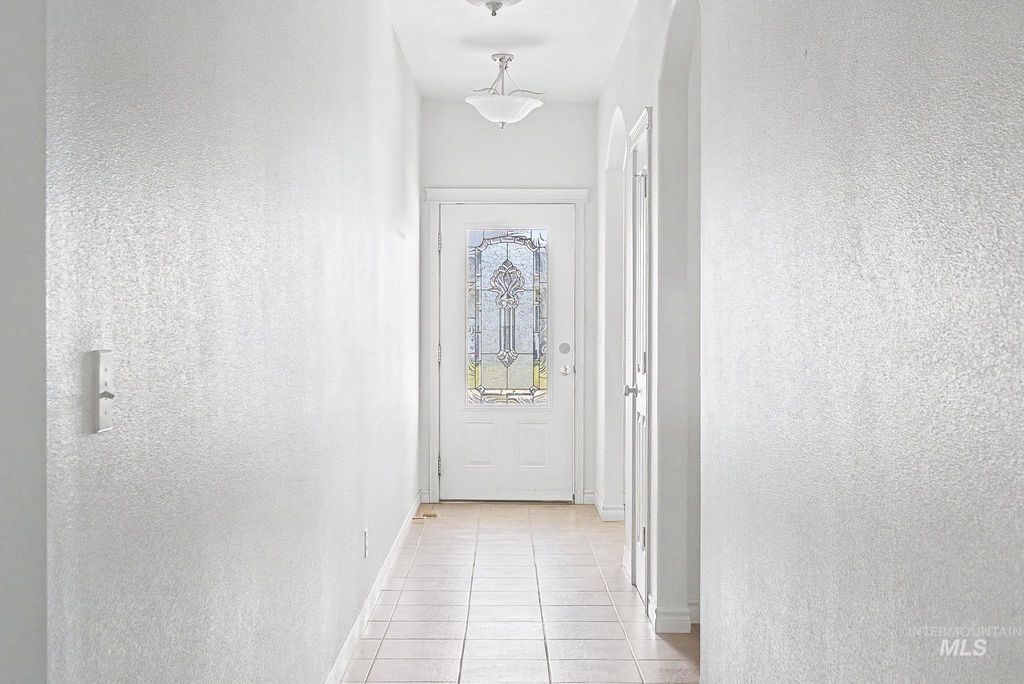 Photo of 1103 Liberty Circle, Clarkston, WA 99403 (MLS # 98973039)