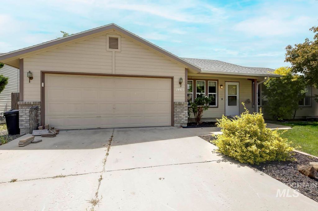 Photo of 1465 E Buchman Ct, Meridian, ID 83642 (MLS # 98986185)