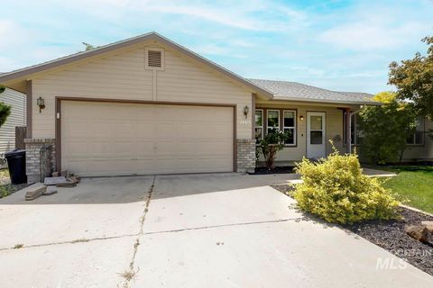 Photo of 1465 E Buchman Ct, Meridian, ID 83642 (MLS # 98986185)