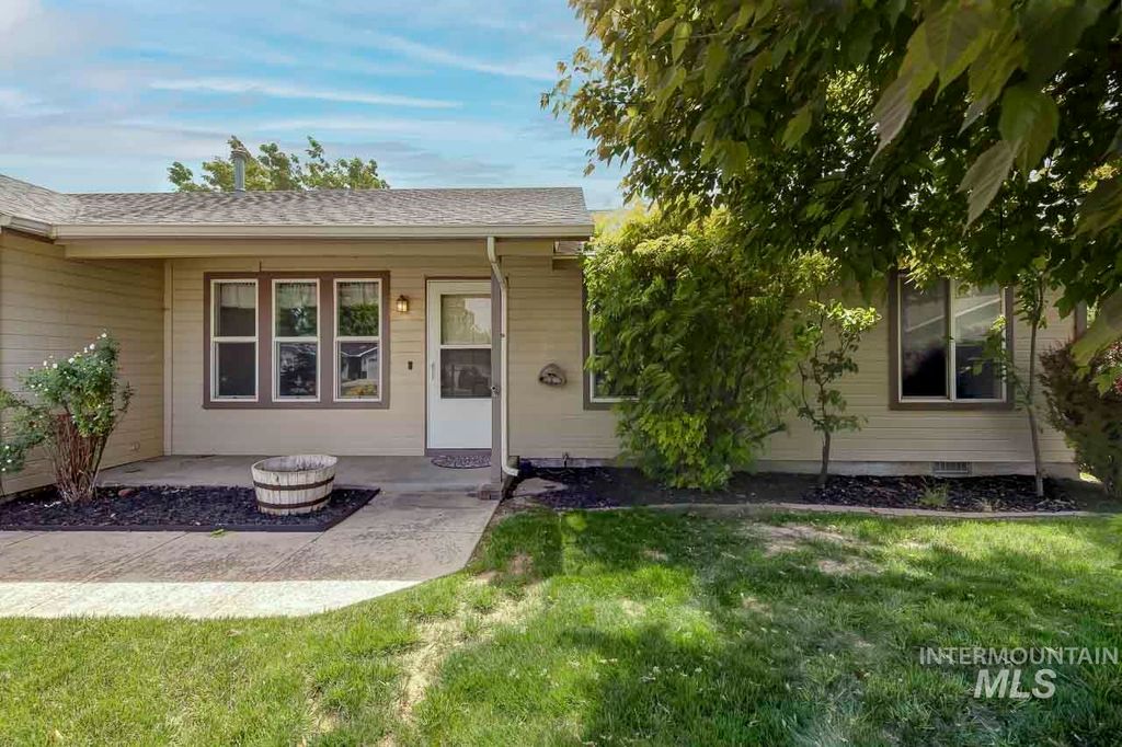 Photo of 1465 E Buchman Ct, Meridian, ID 83642 (MLS # 98986185)