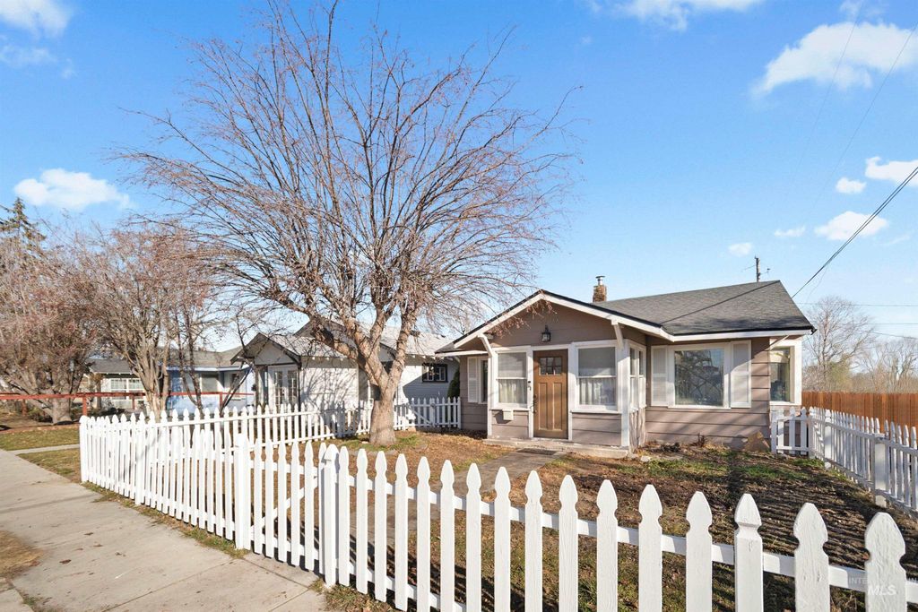 Photo of 1710 1st Street South, Nampa, ID 83651 (MLS # 98974228)