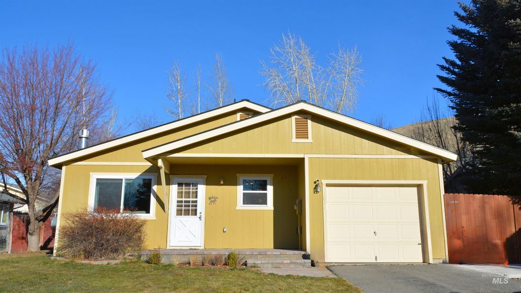 Photo of 1011 Snowflake Drive, Hailey, ID 83333 (MLS # 98971935)