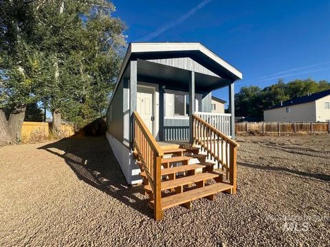 Photo of 370 W 12th South #25, Mountain Home, ID 83647 (MLS # 98954229)