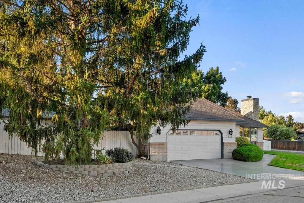 Photo of 7825 W Thunder Mountain Dr, Boise, ID 83709 (MLS # 98966138)