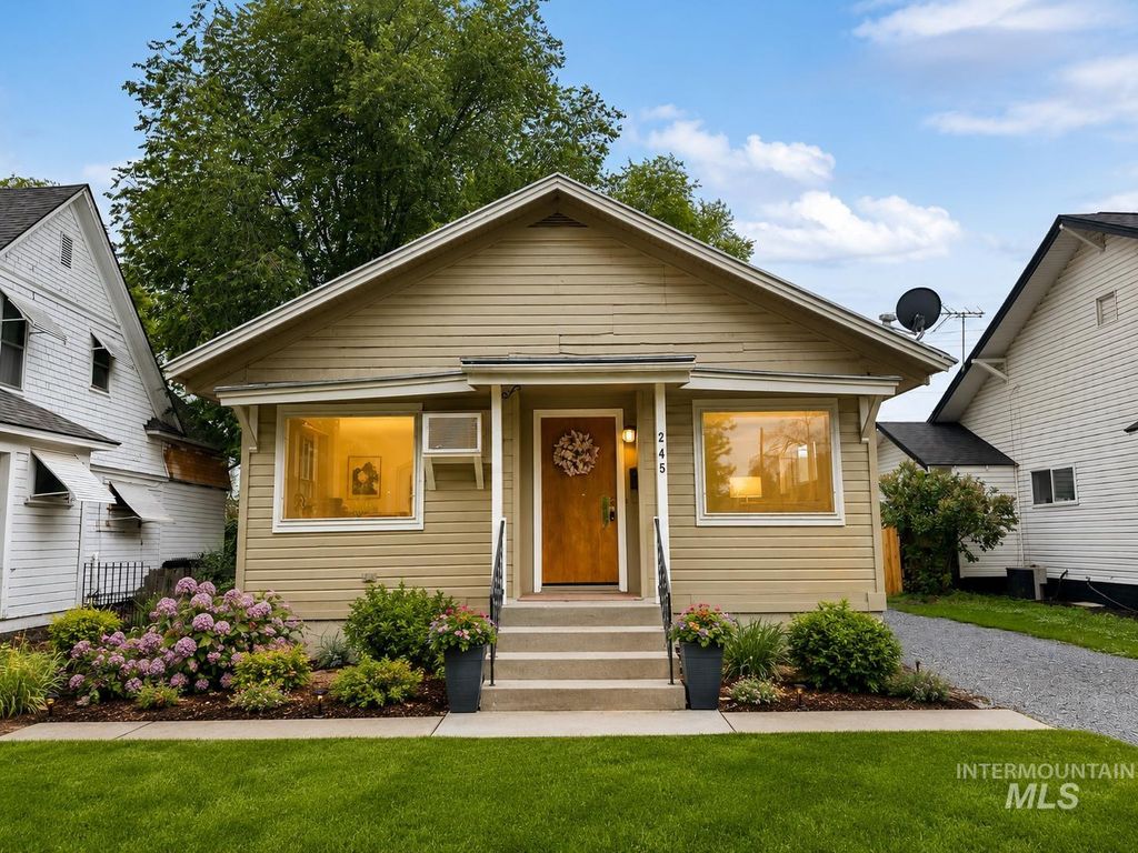 Photo of 245 W Court ST, Weiser, ID 83672 (MLS # 98989043)
