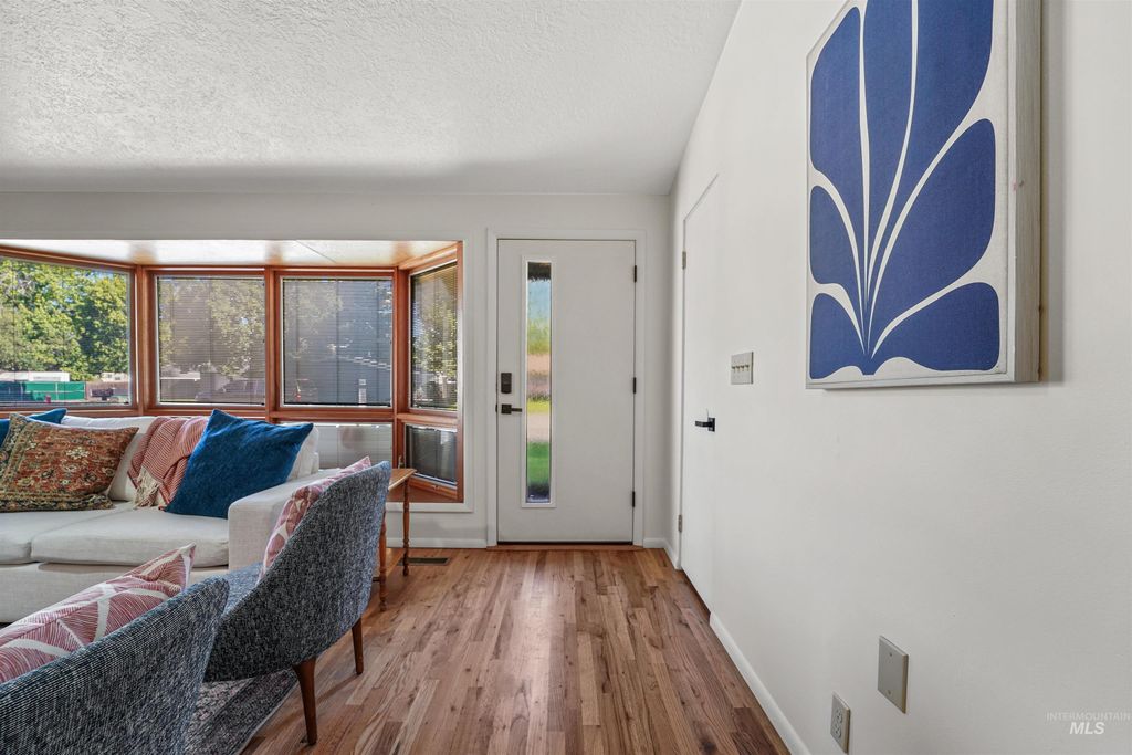 Photo of 1913 W Suncrest Dr, Boise, ID 83705 (MLS # 98977135)